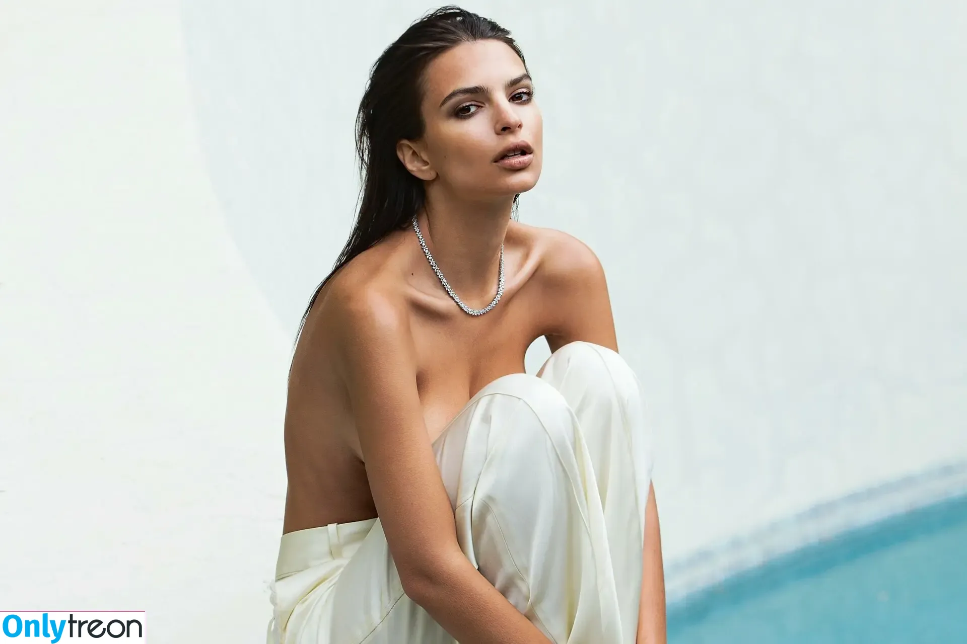 Emily Ratajkowski nude photo #4253 (emrata)