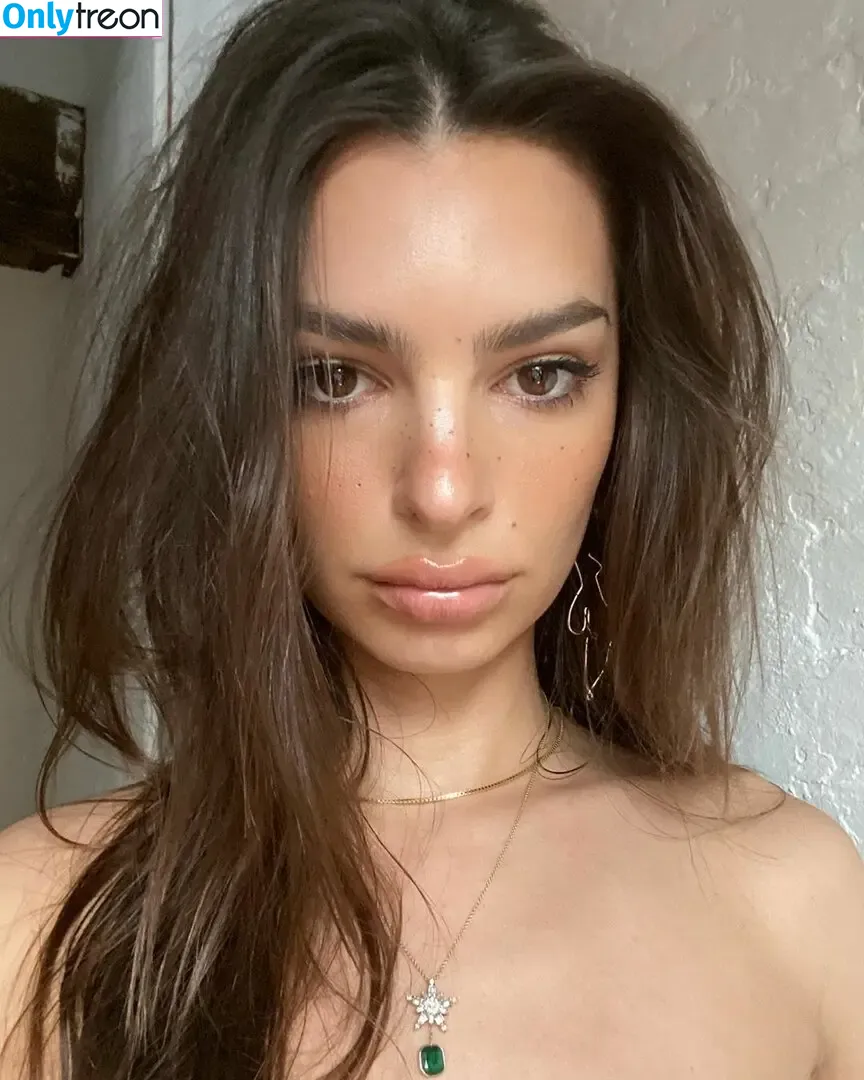 Emily Ratajkowski nude photo #4261 (emrata)