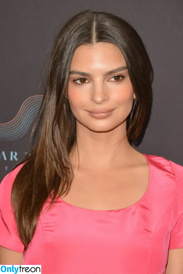 Emily Ratajkowski nude photo #4493 (emrata)