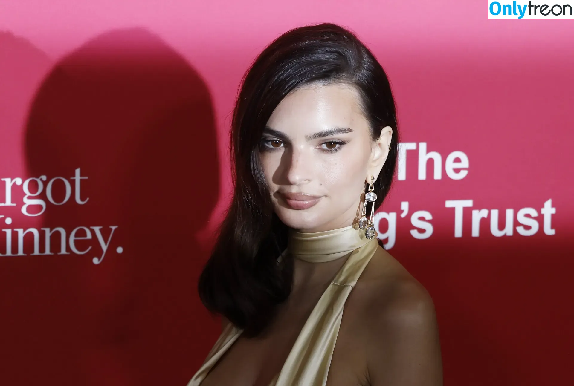 Emily Ratajkowski nude photo #4710 (emrata)