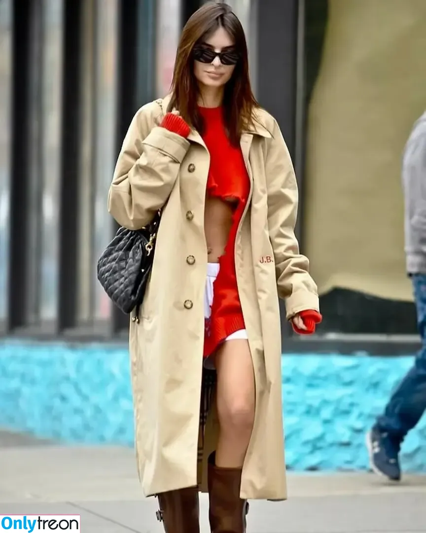 Emily Ratajkowski nude photo #4786 (emrata)