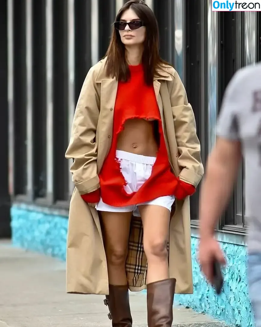 Emily Ratajkowski nude photo #4788 (emrata)