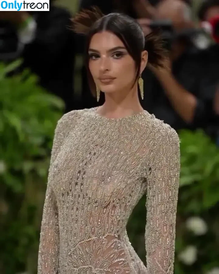 Emily Ratajkowski nude photo #4860 (emrata)