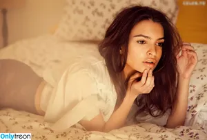 Emily Ratajkowski / emrata nude photo #5065