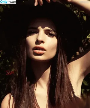 Emily Ratajkowski / emrata nude photo #5066