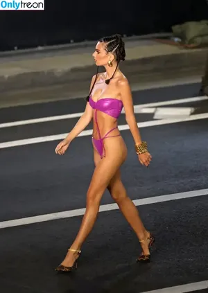 Emily Ratajkowski / emrata nude photo #5123