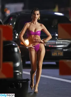 Emily Ratajkowski / emrata nude photo #5125