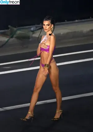 Emily Ratajkowski / emrata nude photo #5130