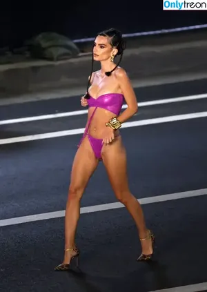 Emily Ratajkowski / emrata nude photo #5134
