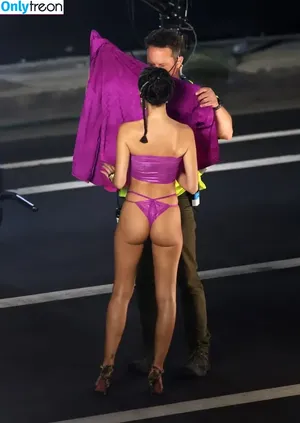 Emily Ratajkowski / emrata nude photo #5136