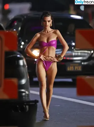 Emily Ratajkowski / emrata nude photo #5143