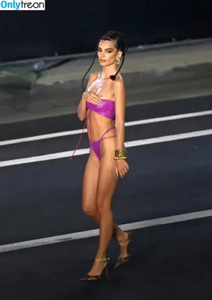 Emily Ratajkowski / emrata nude photo #5147