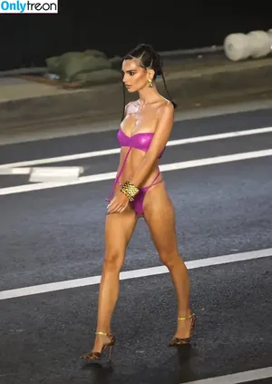 Emily Ratajkowski / emrata nude photo #5150