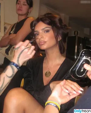 Emily Ratajkowski / emrata nude photo #5240
