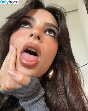 Emily Ratajkowski / emrata nude photo #5482