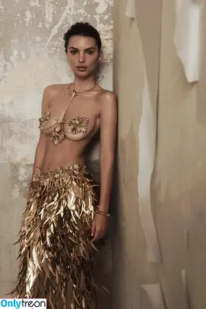 Emily Ratajkowski / emrata nude photo #5626