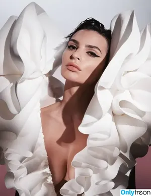 Emily Ratajkowski / emrata nude photo #5770