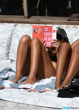 Emily Ratajkowski / emrata nude photo #5884