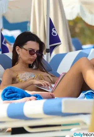 Emily Ratajkowski / emrata nude photo #5932