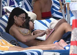 Emily Ratajkowski / emrata nude photo #5942