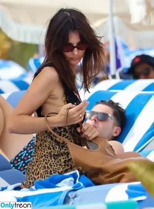 Emily Ratajkowski / emrata nude photo #5945