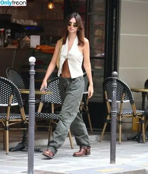 Emily Ratajkowski / emrata nude photo #5959