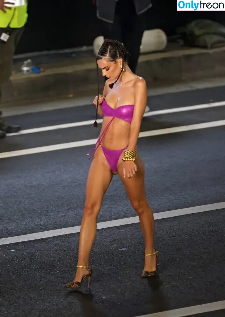 Emily Ratajkowski nude photo #5122 (emrata)
