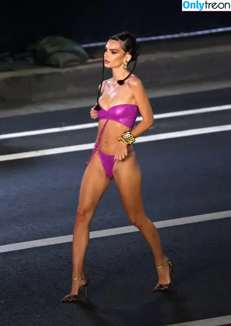 Emily Ratajkowski nude photo #5134 (emrata)