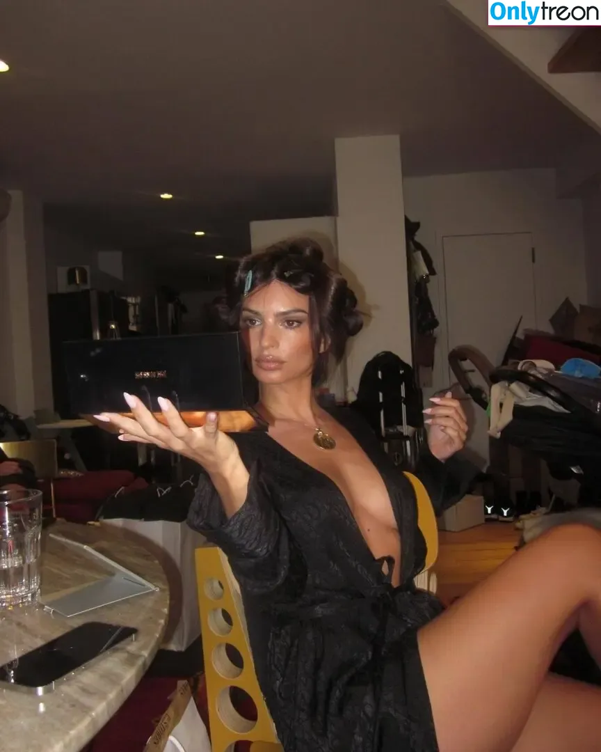 Emily Ratajkowski nude photo #5243 (emrata)