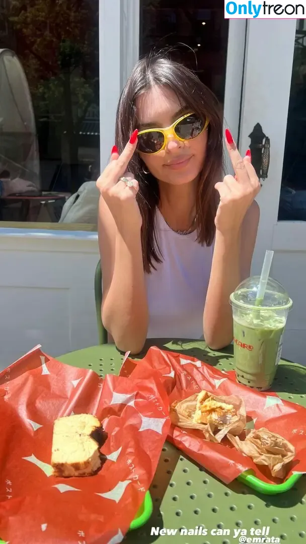 Emily Ratajkowski nude photo #5459 (emrata)