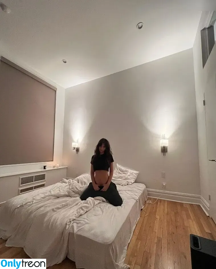 Emily Ratajkowski nude photo #5480 (emrata)