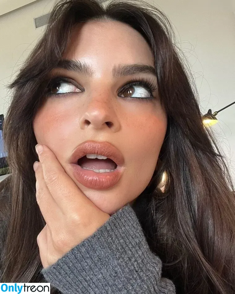 Emily Ratajkowski nude photo #5485 (emrata)