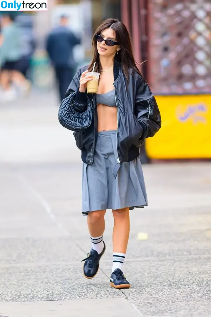 Emily Ratajkowski nude photo #5499 (emrata)