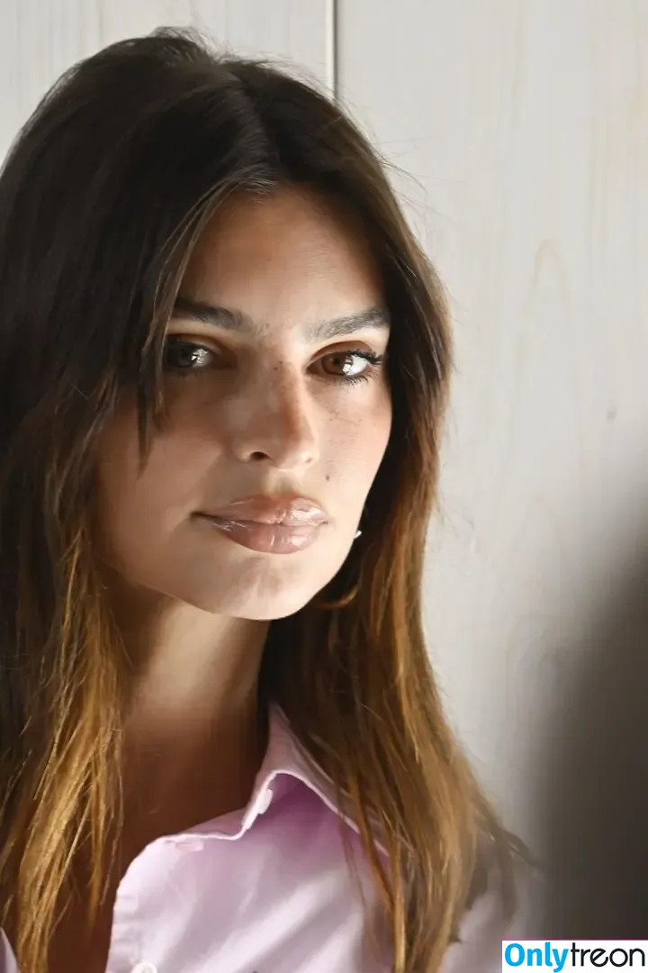 Emily Ratajkowski nude photo #5998 (emrata)