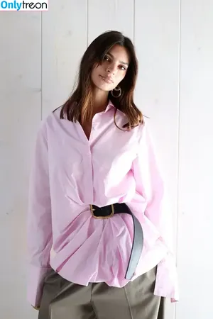 Emily Ratajkowski / emrata nude photo #6010