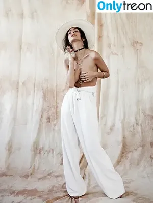 Emily Ratajkowski / emrata nude photo #6124