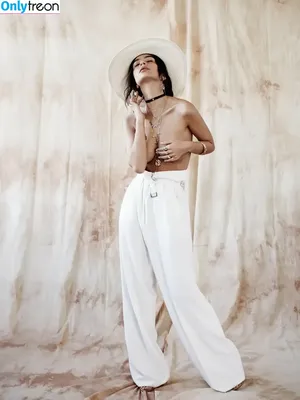 Emily Ratajkowski / emrata nude photo #6135