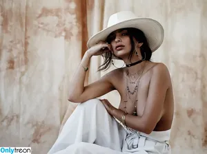Emily Ratajkowski / emrata nude photo #6139