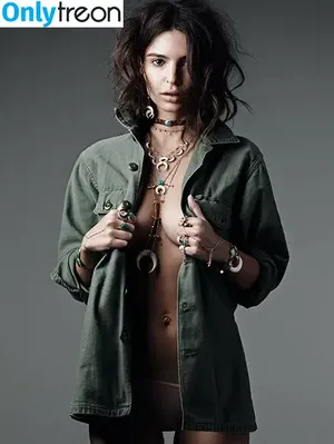 Emily Ratajkowski / emrata nude photo #6140