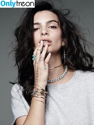 Emily Ratajkowski / emrata nude photo #6145