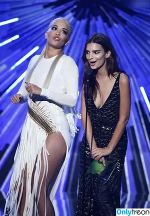 Emily Ratajkowski / emrata nude photo #6228