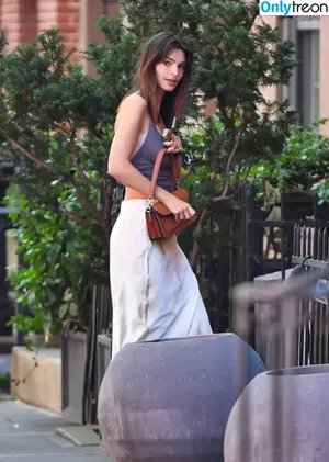 Emily Ratajkowski / emrata nude photo #6368