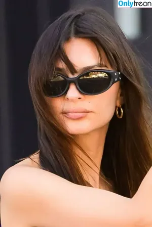Emily Ratajkowski / emrata nude photo #6379