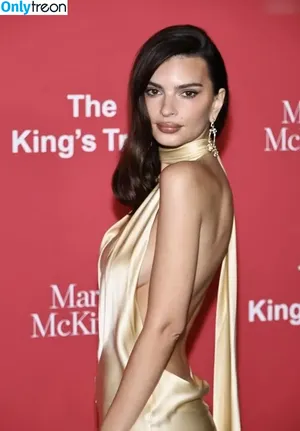 Emily Ratajkowski / emrata nude photo #6405