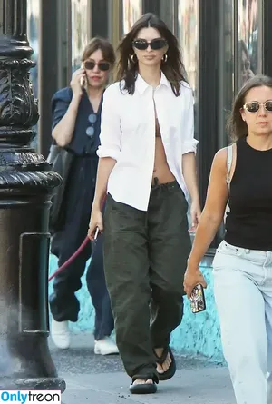 Emily Ratajkowski / emrata nude photo #6447