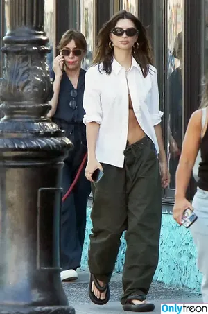 Emily Ratajkowski / emrata nude photo #6448