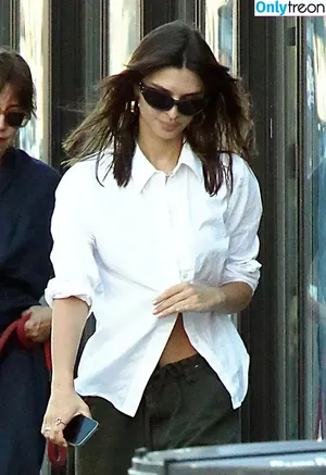 Emily Ratajkowski / emrata nude photo #6450