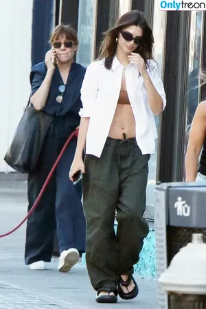 Emily Ratajkowski / emrata nude photo #6452