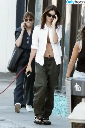 Emily Ratajkowski / emrata nude photo #6453
