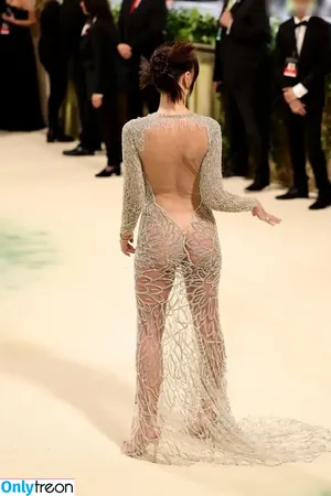 Emily Ratajkowski / emrata nude photo #6470